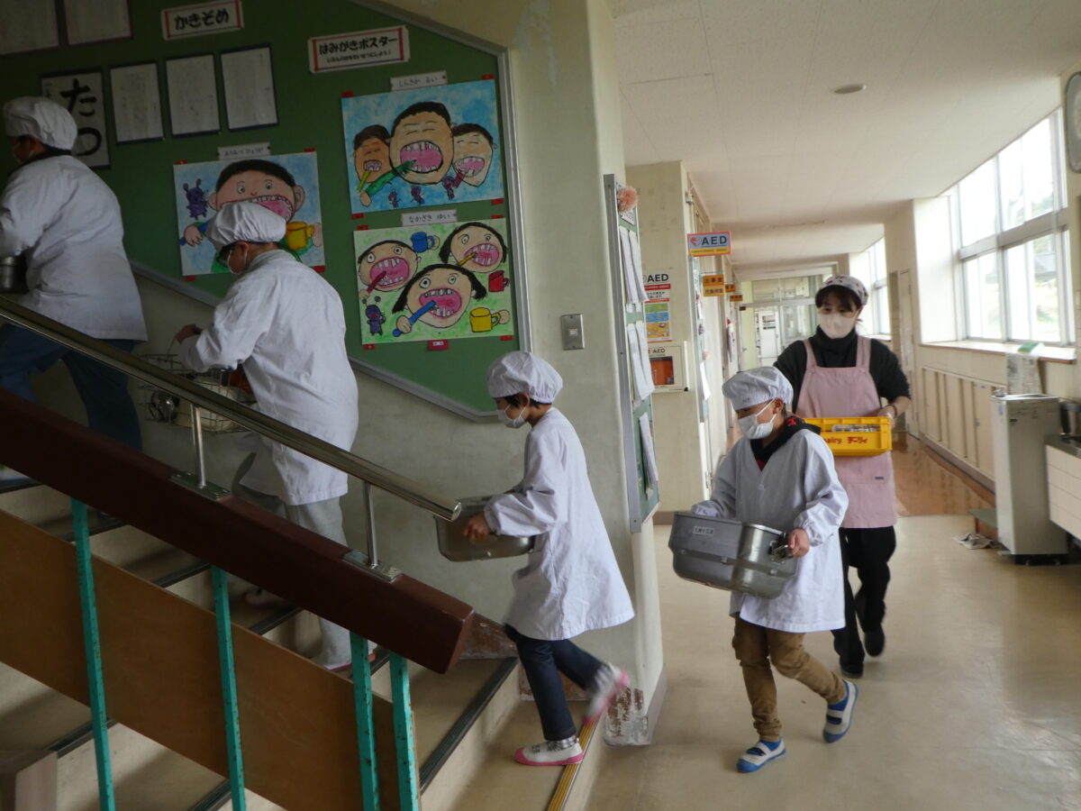 肉の日】学校給食にゆずポークの提供を行いました！！ - 株式会社ナンチク